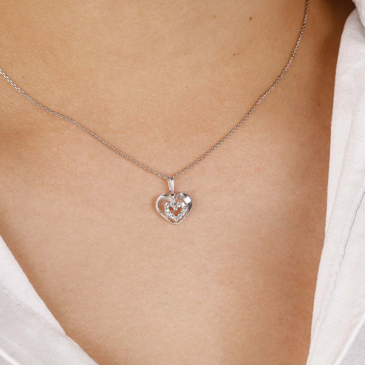 Pendentif Or blanc 375/1000 et zirconium Pendentif Or blanc 375/1000 et zirconium