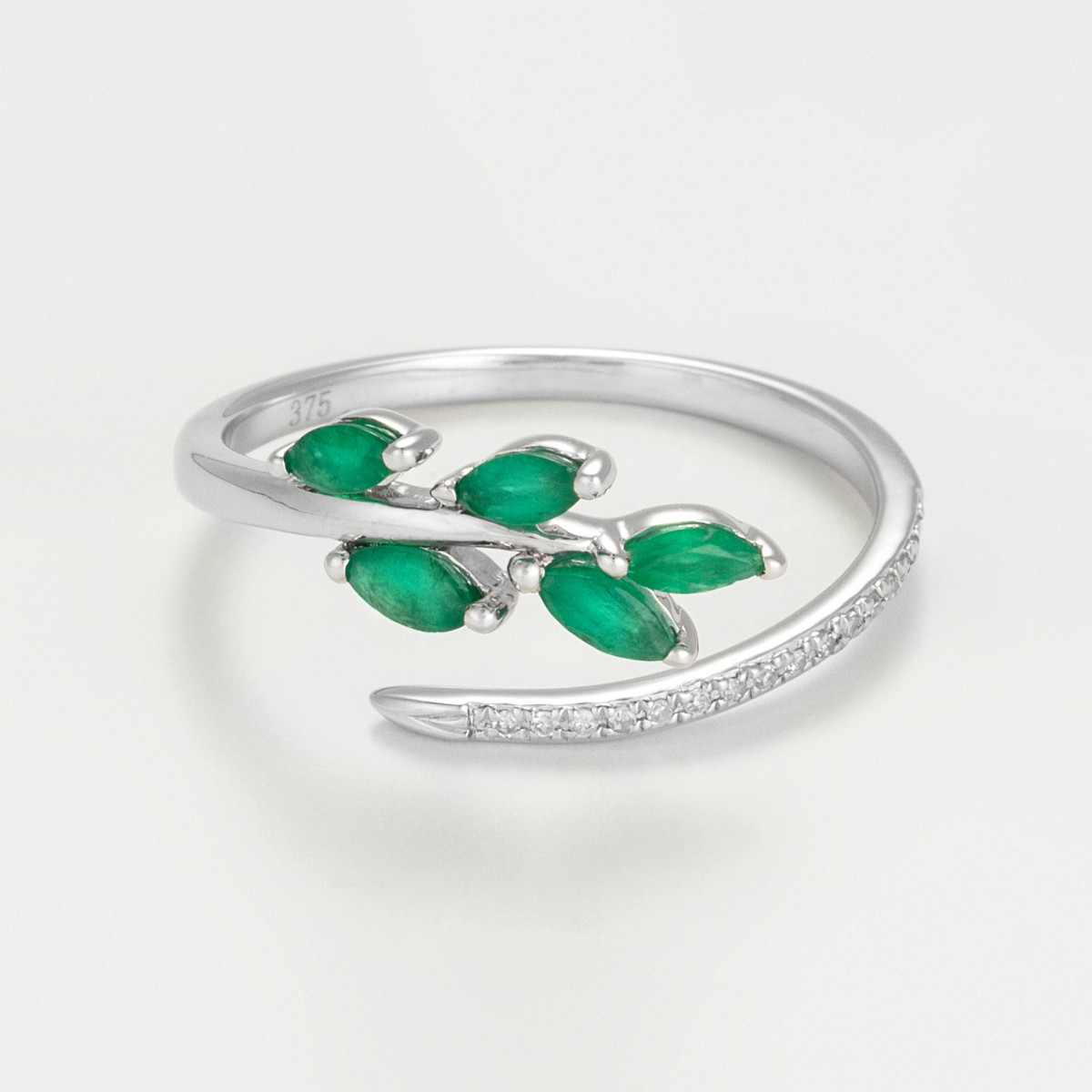 Bague "Douceur Sublime" Or blanc et Grenat Bague "Douceur Sublime" Or blanc et Grenat