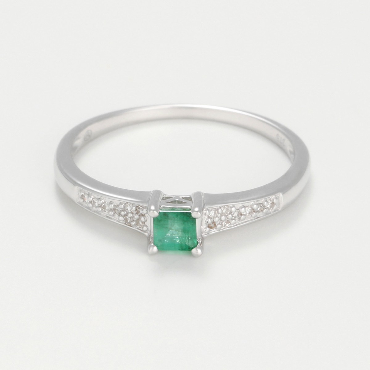 Bague "Dynamique" Or blanc et Grenat Bague "Dynamique" Or blanc et Émeraude