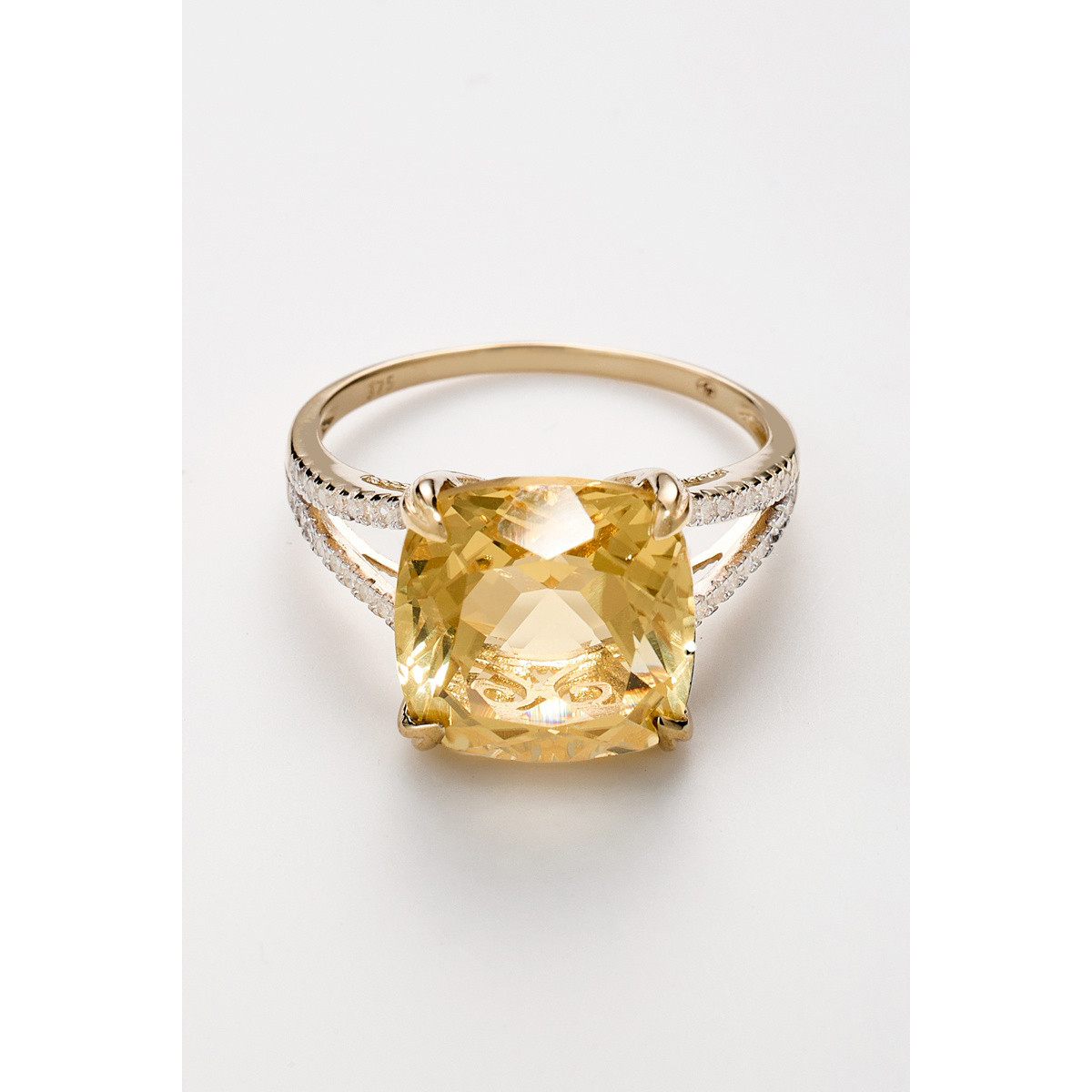 Bague " Nadine" Or jaune et Topaze Bague " Nadine" Or jaune et Topaze