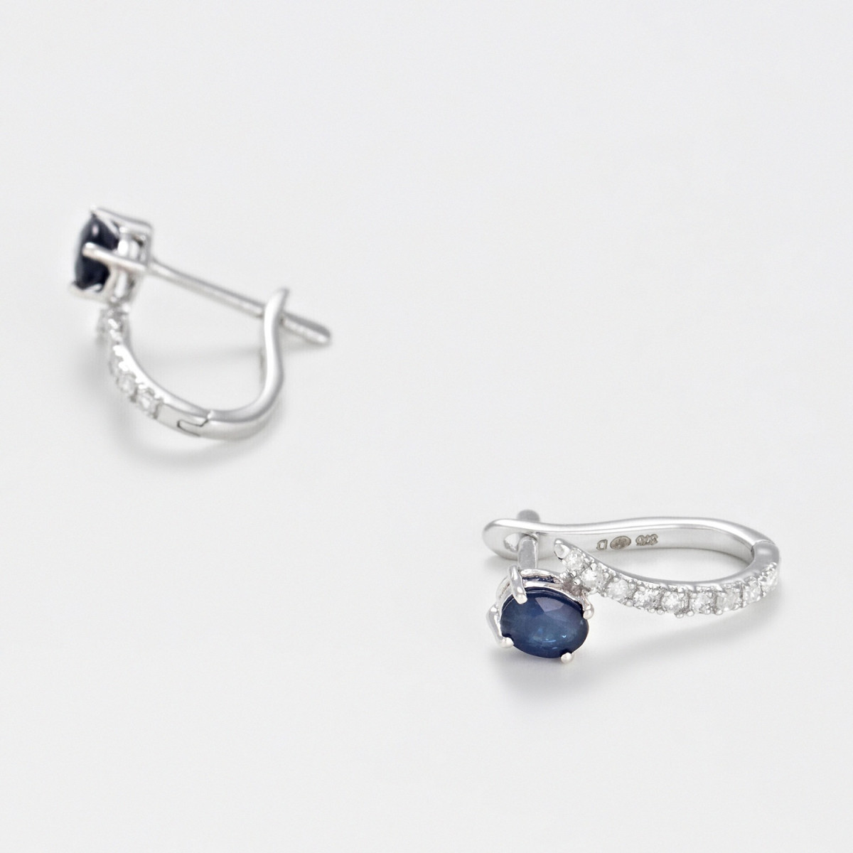 Boucles d'oreilles "Pétillante" Or blanc et Saphir Boucles d'oreilles "Pétillante" Or blanc et Saphir