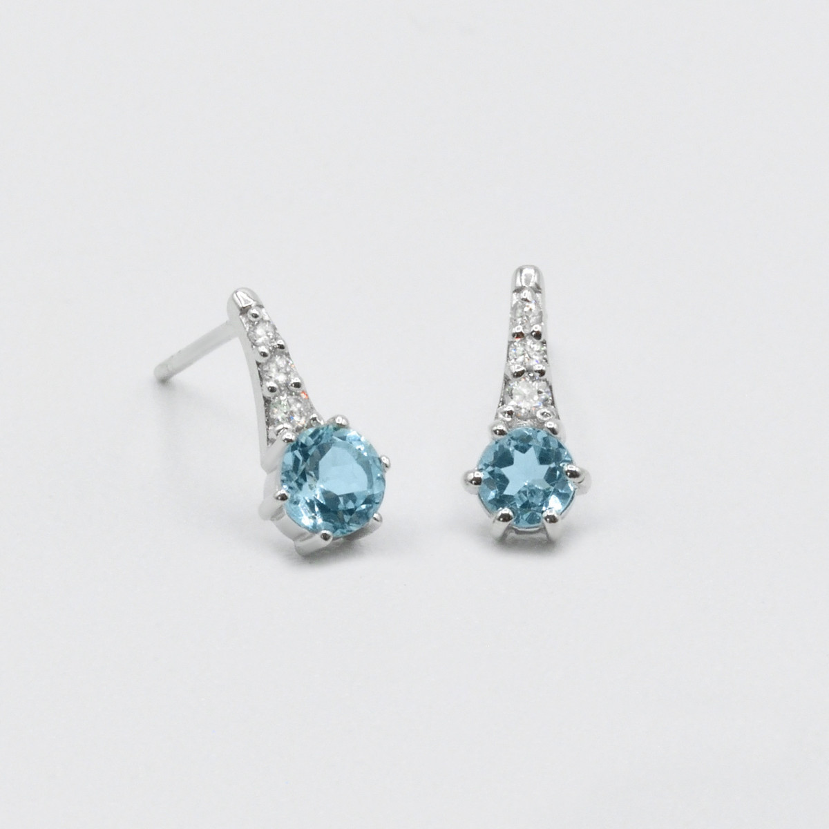 Boucles d'oreilles "Piquante" Or blanc et Topaze Boucles d'oreilles "Piquante" Or blanc et Topaze