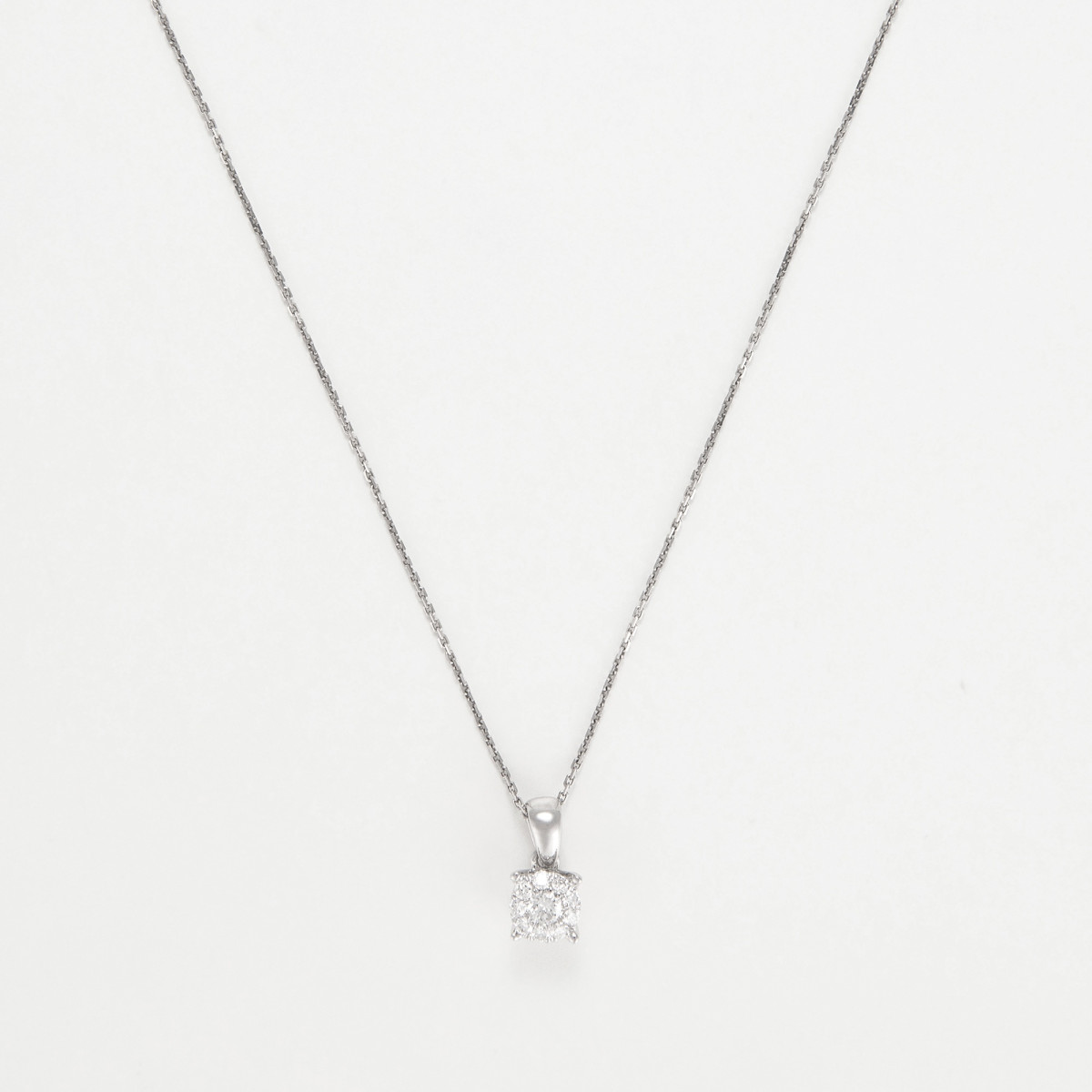 Pendentif "Douceur Lumineuse" Or blanc et Diamant Pendentif "Douceur Lumineuse" Or blanc et Diamant