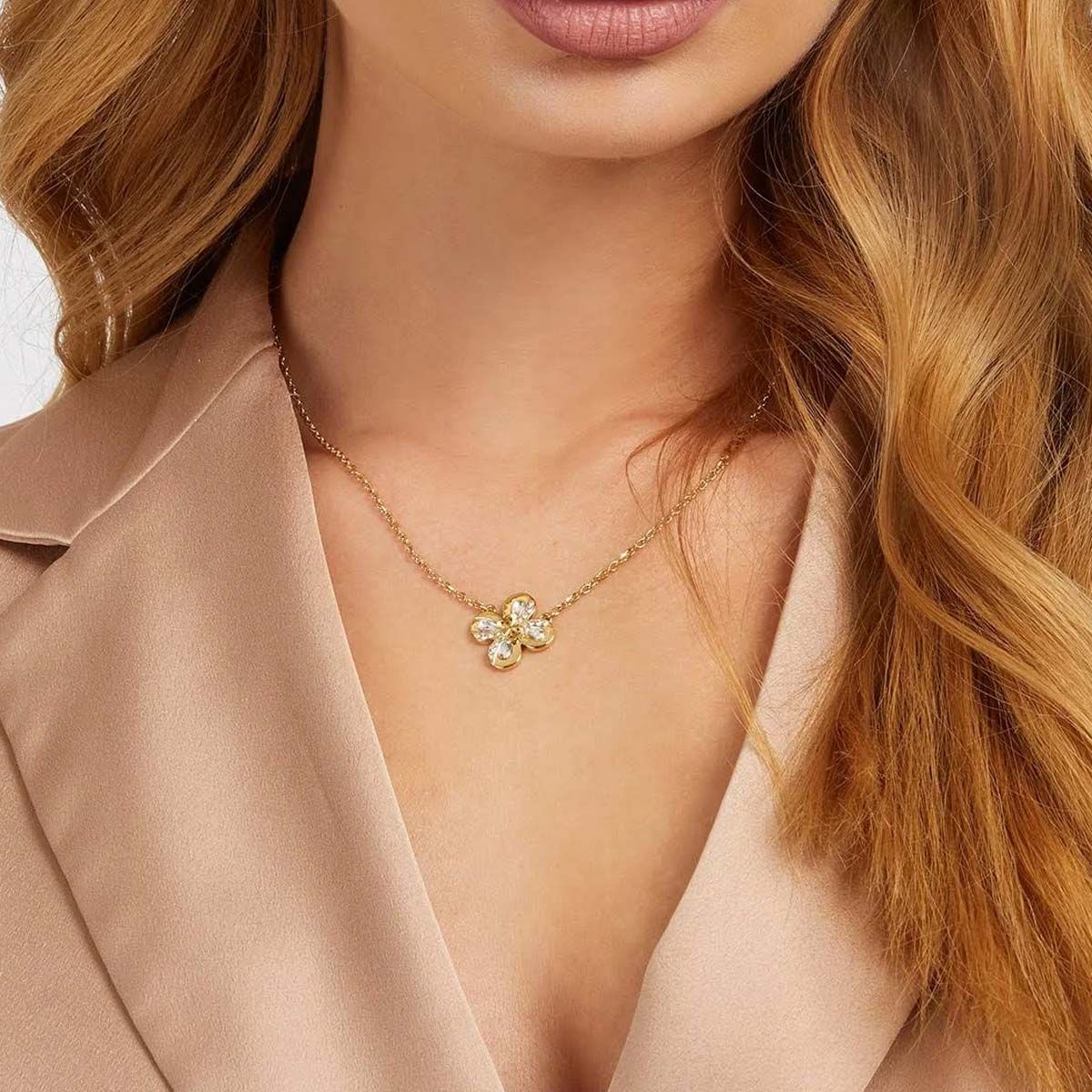 Collier Guess "Amazing Blossom" Acier doré - JUBN03057JWYG Collier Guess "Amazing Blossom" Acier doré - JUBN03057JWYG