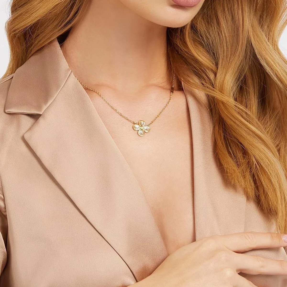 Collier Guess "Amazing Blossom" Acier doré - JUBN03057JWYG Collier Guess "Amazing Blossom" Acier doré - JUBN03057JWYG