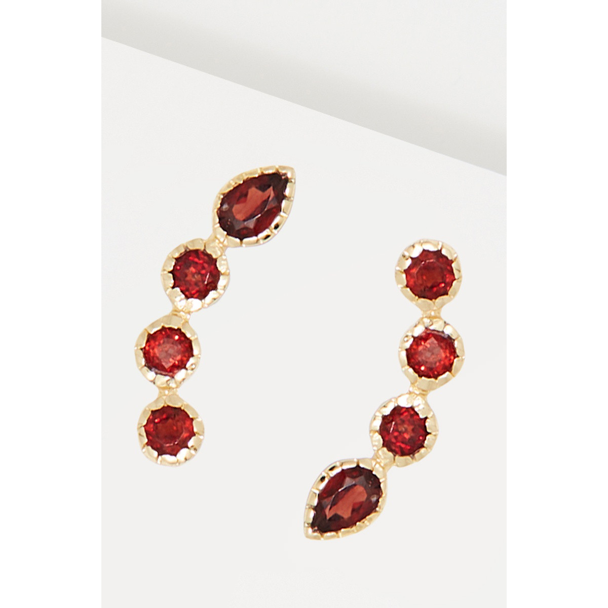 Boucles d'Oreilles "Tempsara" Grenat Laiton doré Boucles d'Oreilles "Tempsara" Grenat Laiton doré