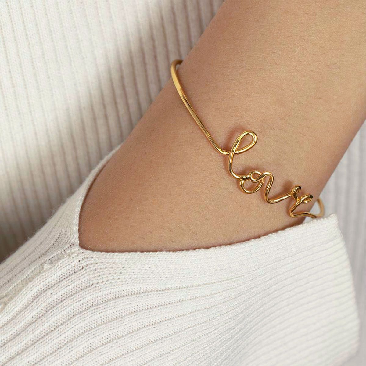 "LOVE" Bracelet fil lettering doré à message Bracelet à message "Love" Laiton doré