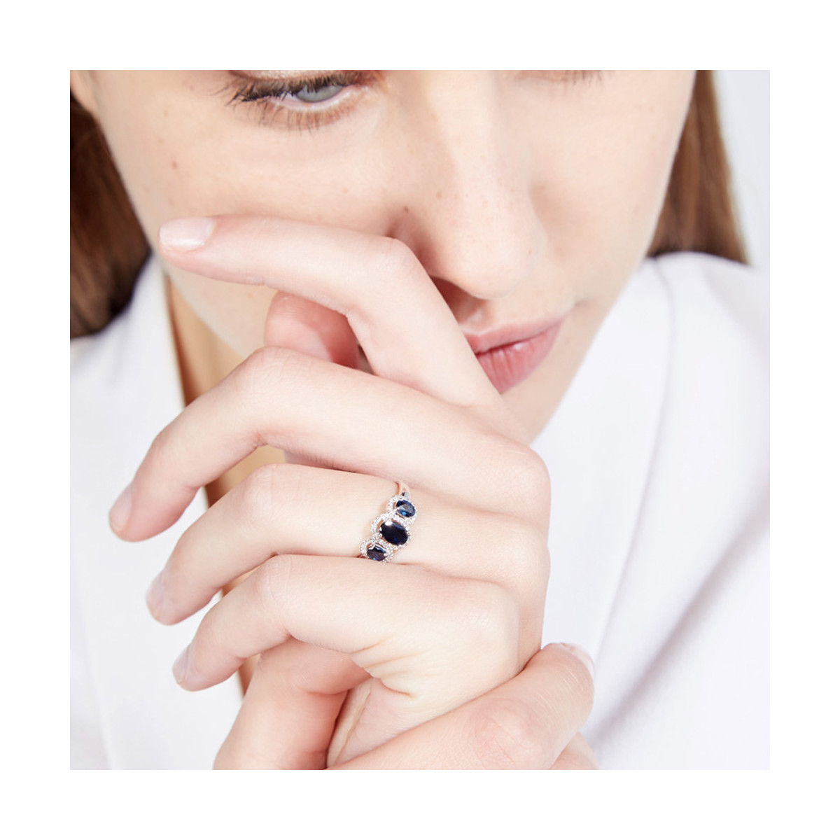 Bague Or Blanc et Diamants 0,09 carats et Saphirs 1,15 carats "Amazonia" Bague " Odette" Or blanc et Saphir