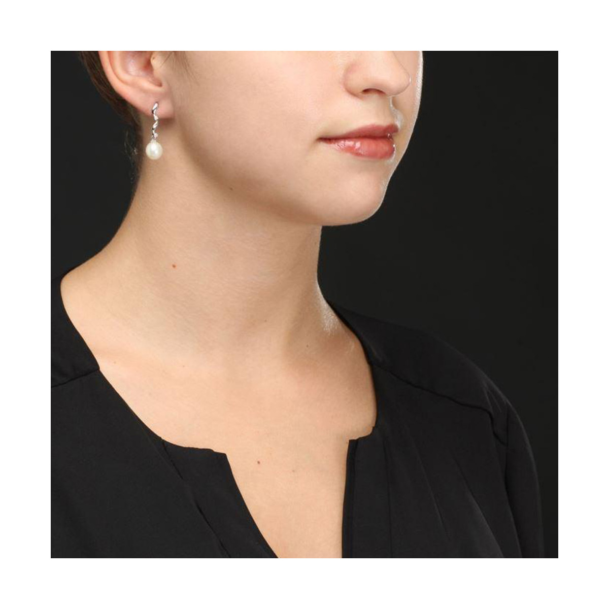 Boucles d'oreilles Argent, oxydes de zirconium et Perles de Culture Blanches "Suspended Long Pearl" Boucles d'oreilles Argent, oxydes de zirconium et Perles de Culture Blanches "Suspended Long Pearl"