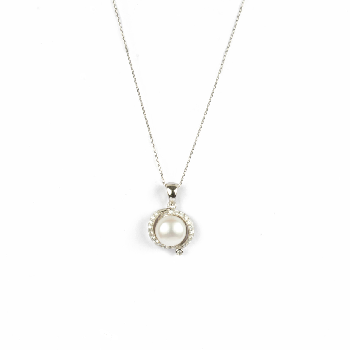 Pendentif Argent et perle de culture blanche "Perle d'amour" + chaine argent offerte Pendentif Argent, oxydes de zirco et perle de culture blanche "Perle d'amour" + chaine argent offerte