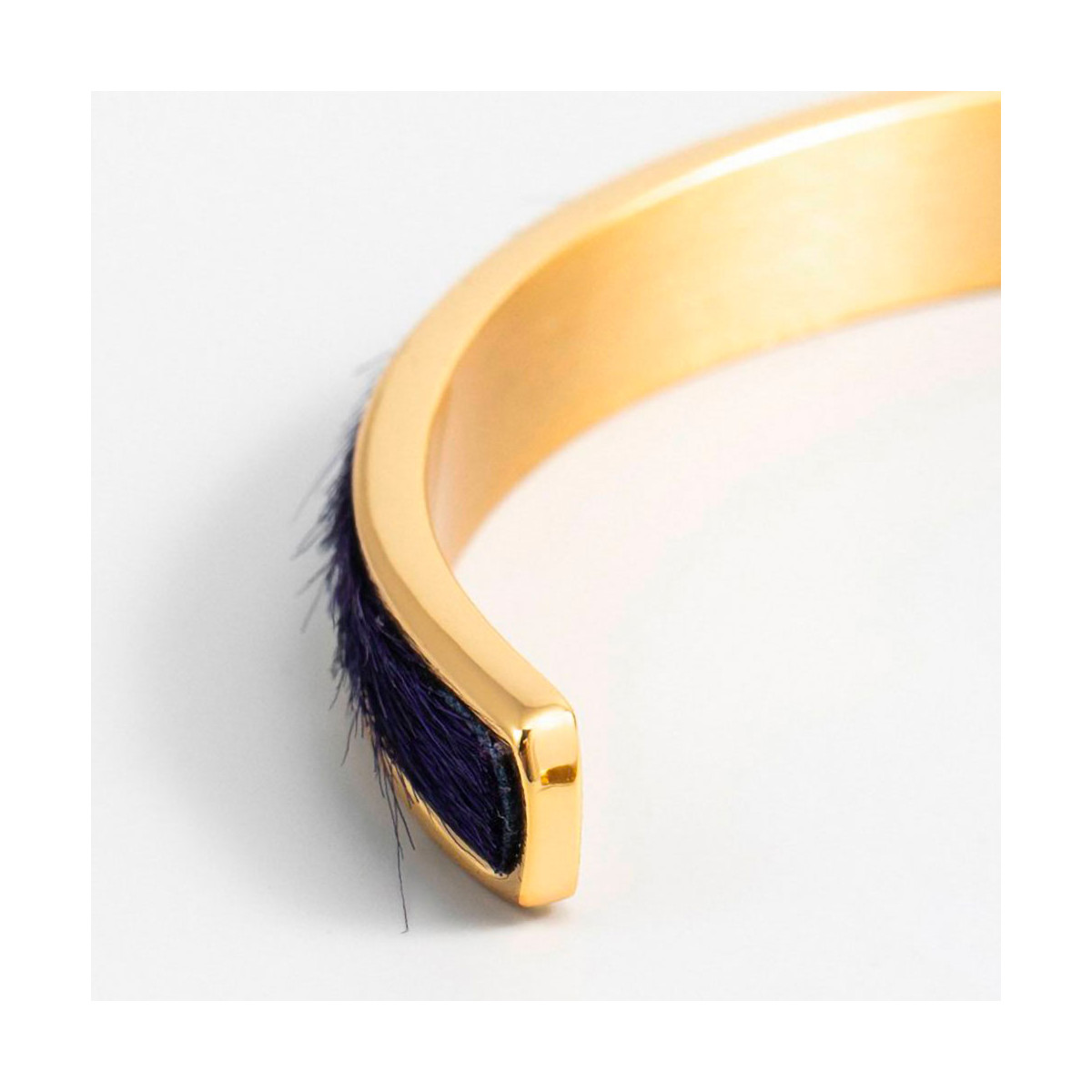Bracelet jonc ouvert "SHANGHAI" Fausse fourrure bleue finition dorée