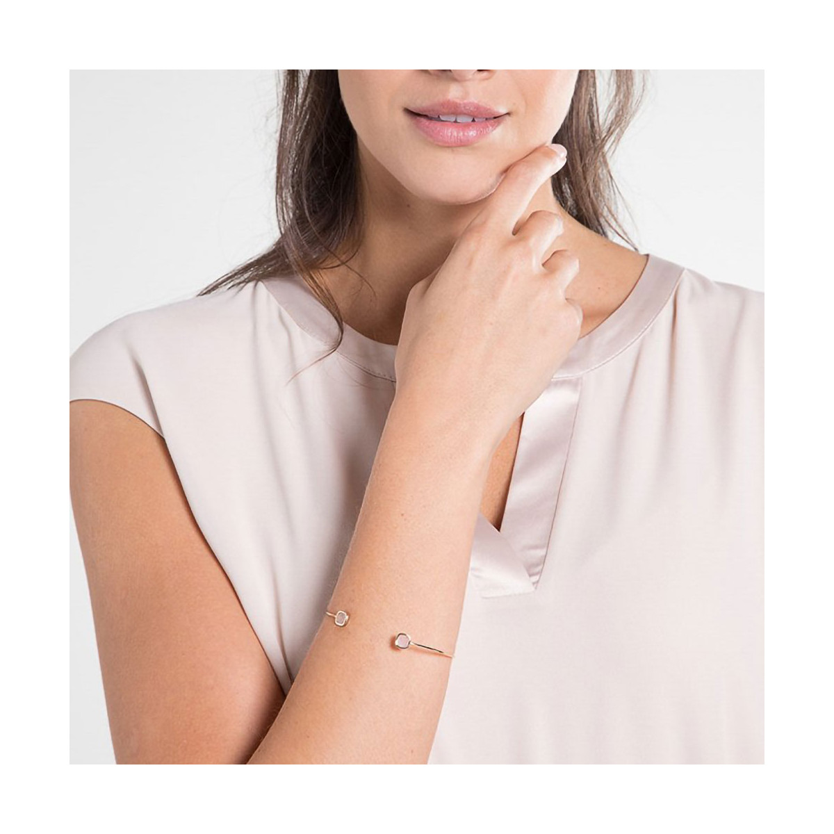 Bracelet jonc ouvert "Rosy" Quartz rose Bracelet "Vestalis" Quartz rose Laiton doré