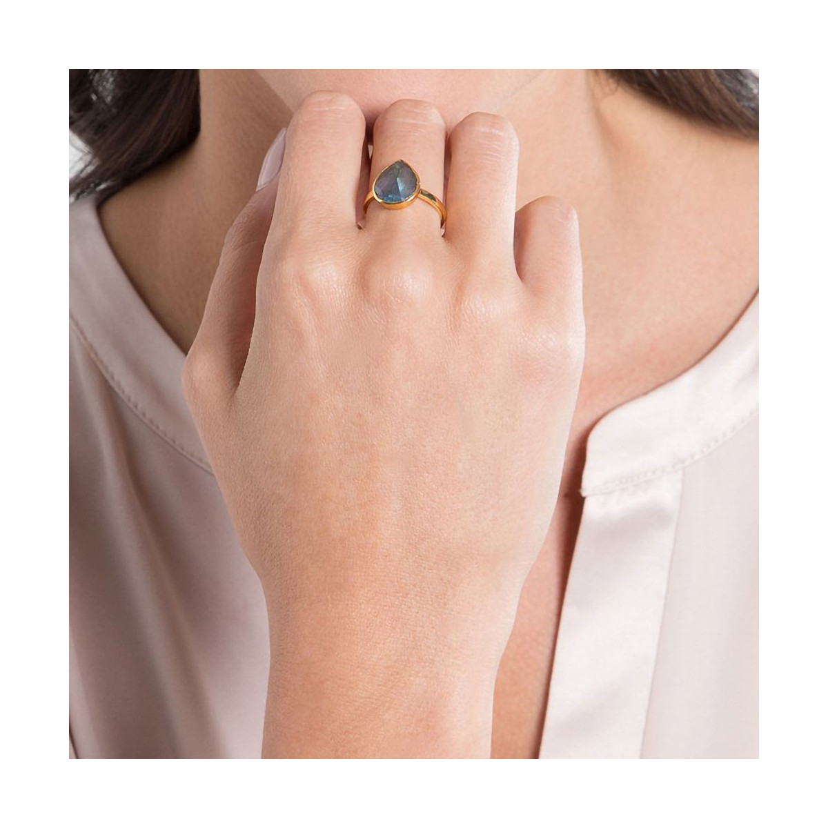 Bague laiton doré montée d'une labradorite grise " Ilya " Bague "Chronéa" Labradorite Laiton doré