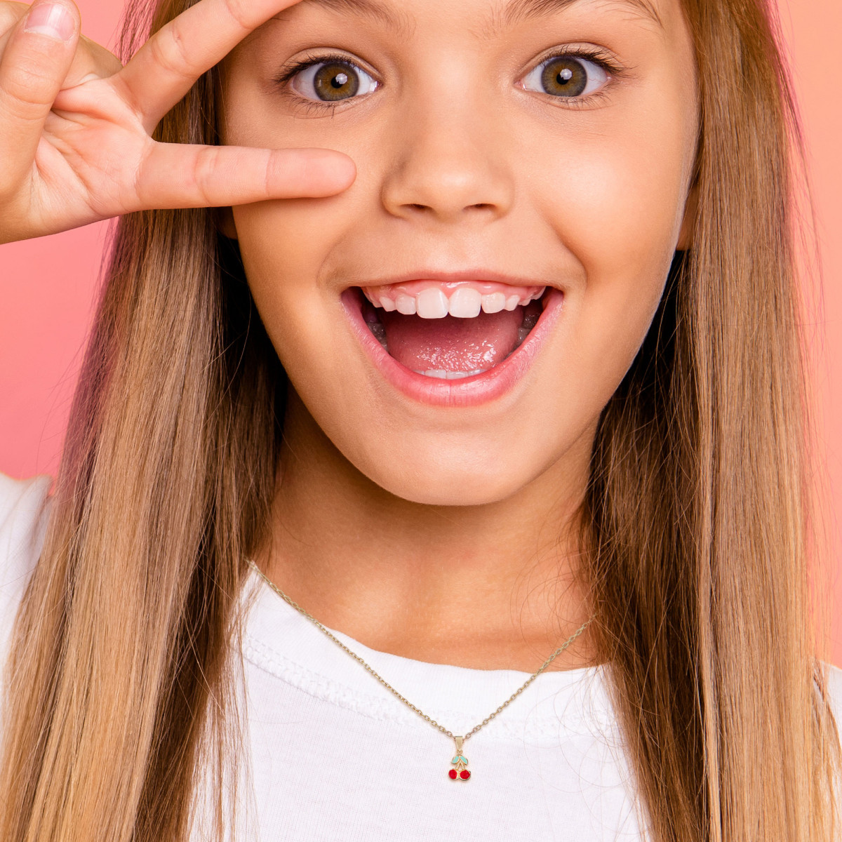 Pendentif or jaune enfant "CERISETTE" + chaîne en vermeil offerte Pendentif enfant "Cerisette" Or Jaune + chaîne en vermeil offerte