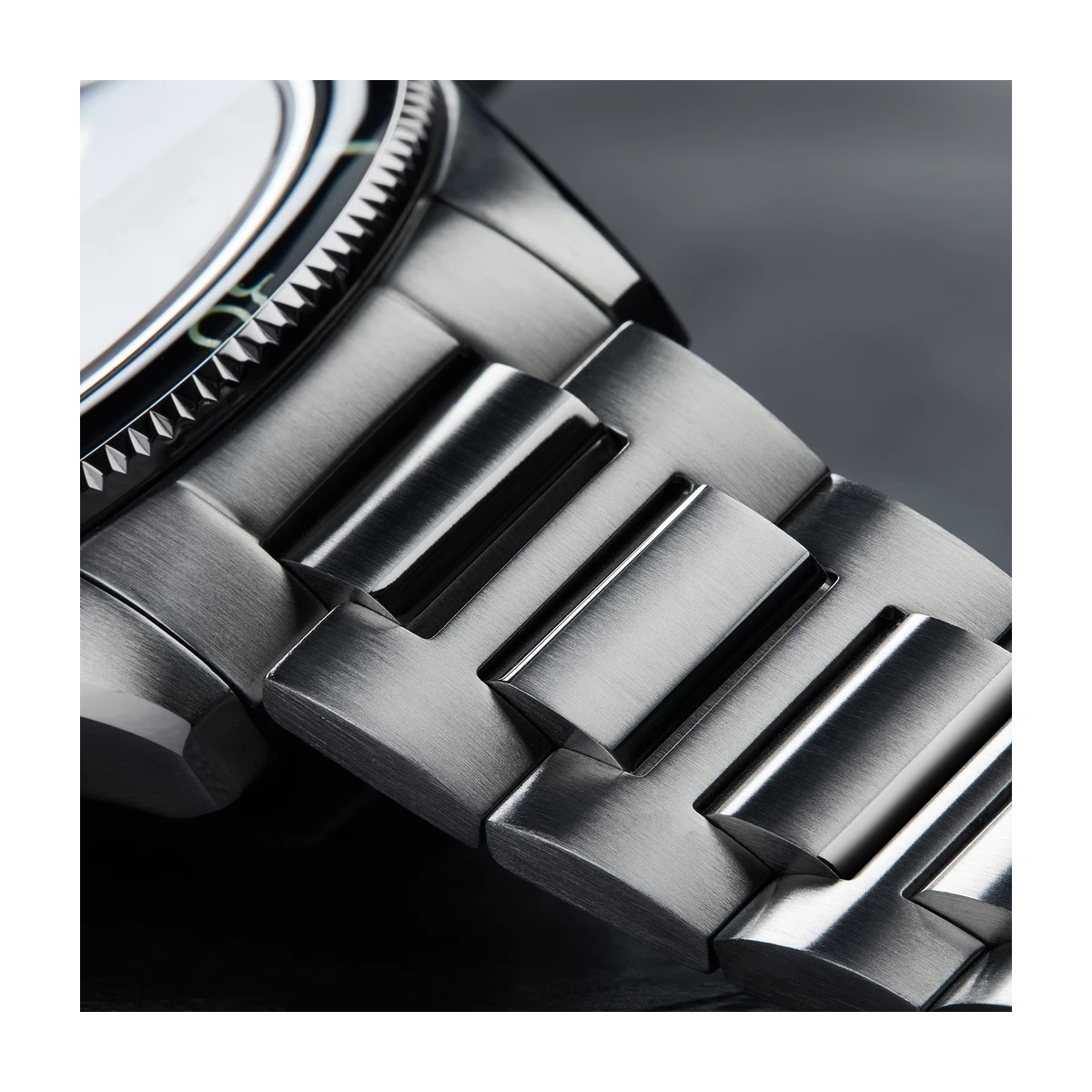 Montre Homme Spinnaker FLEUSS Automatique Cadran noir Bracelet acier Montre Homme Spinnaker FLEUSS en acier argenté et cadran noir