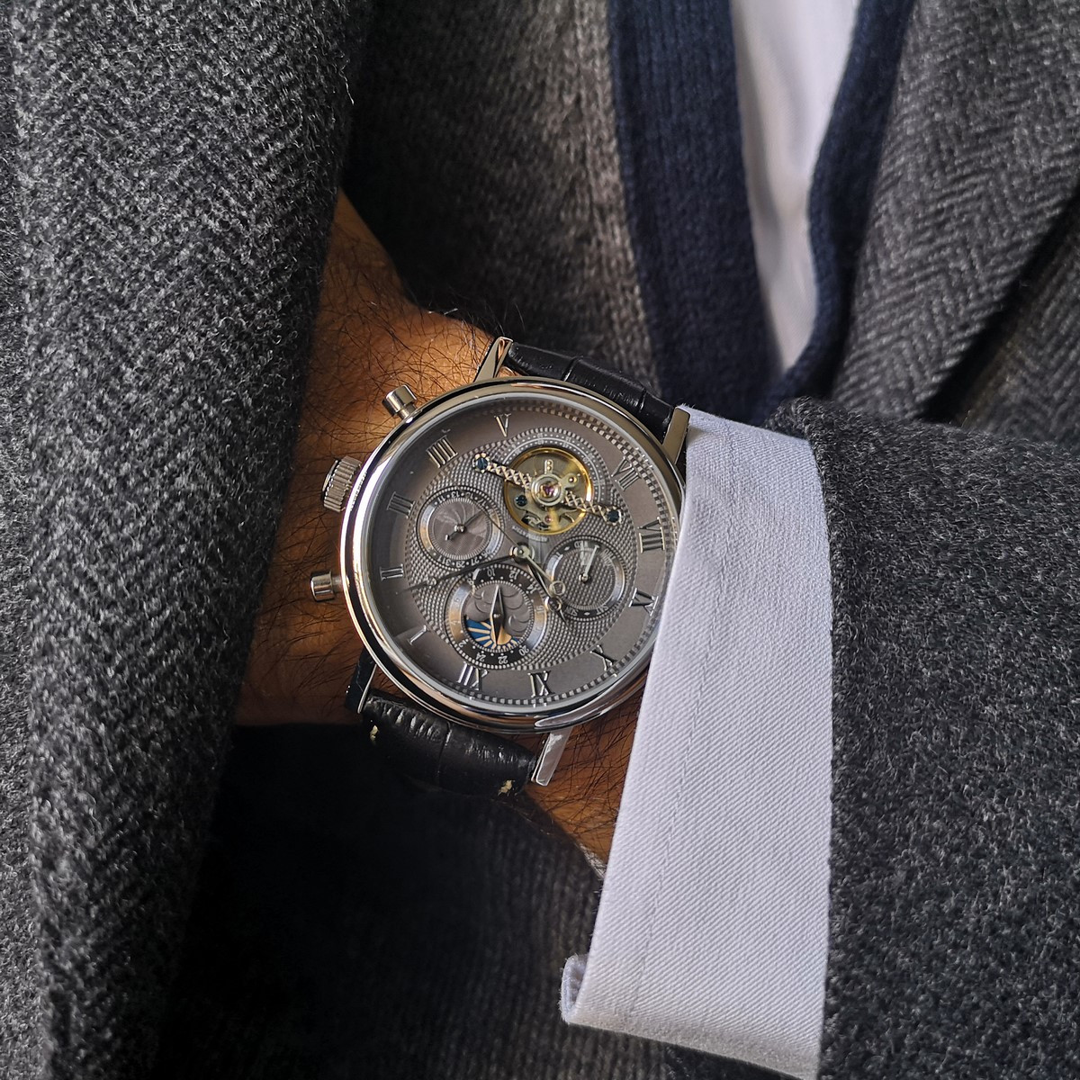 Montre Louis Cottier TRADITION Automatique 42 mm Gris boitier argenté - bracelet noir - HS3370CgBC1 Montre Louis Cottier TRADITION Automatique 42 mm Gris boitier argenté - bracelet noir - HS3370CgBC1