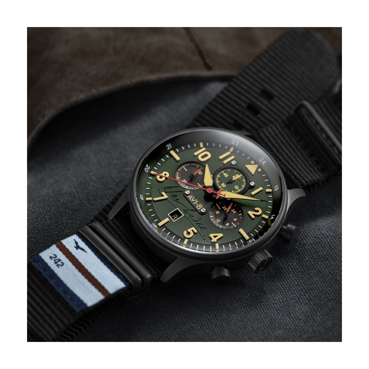 Montre Homme AVI-8 Hawker Hurricane EDITION LIMITEE Douglas Bader vert  – AV-4072-02