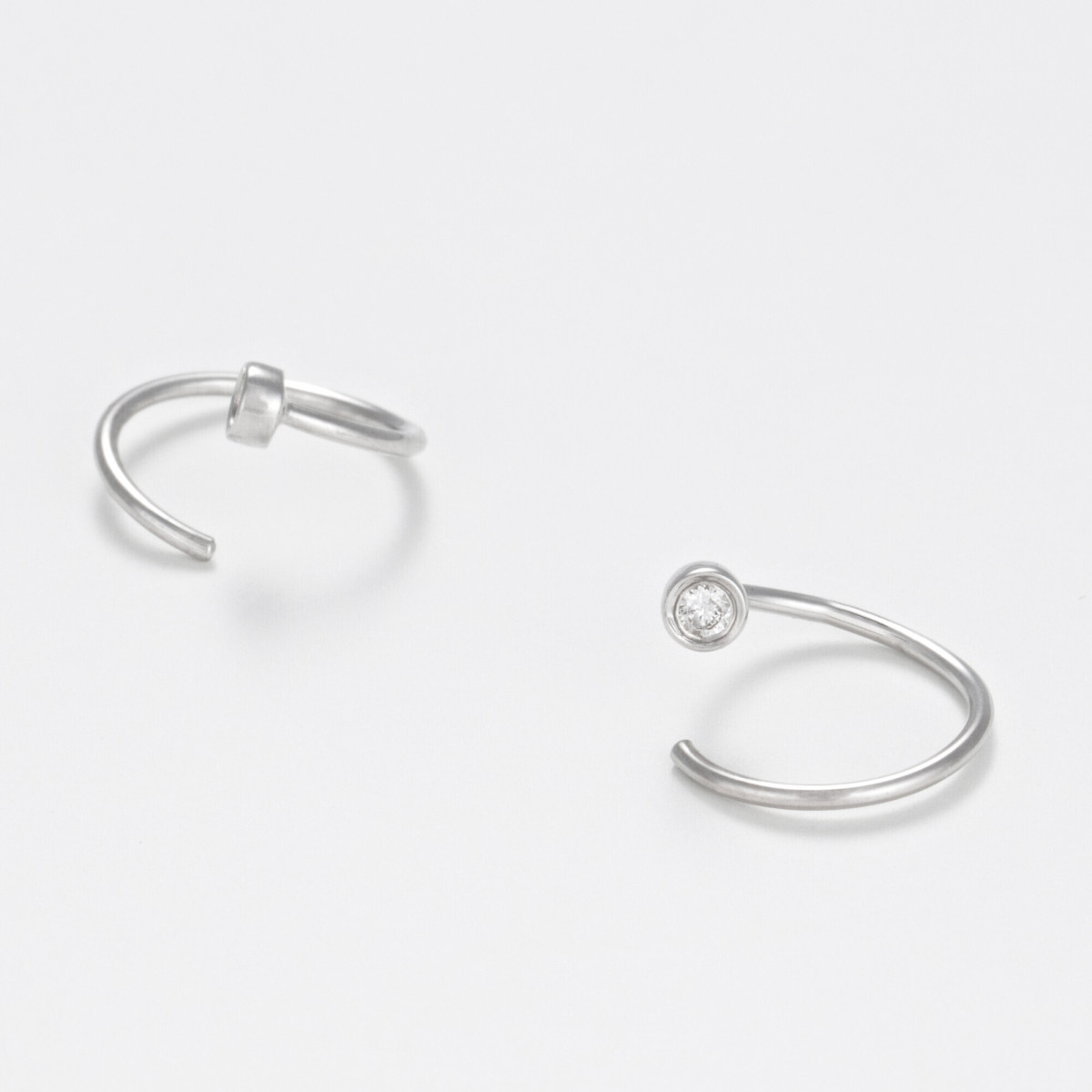 Boucles d'oreilles Or Blanc et Diamant Boucles d'oreilles "Joli tourbillon solo" Or Blanc et Diamant