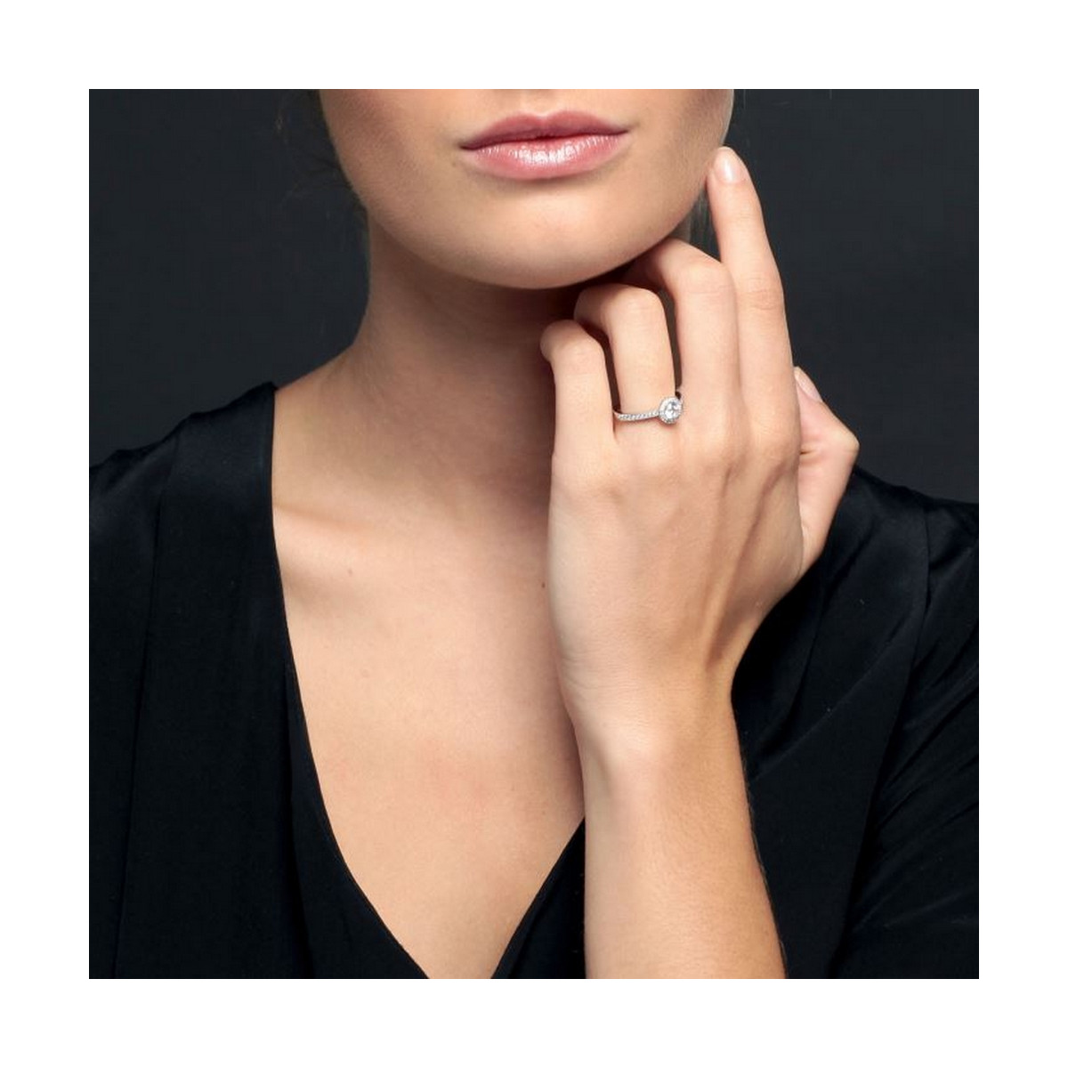 Bague solitaire Or Blanc et oxydes de zirconium "Harmonie" Bague solitaire Or Blanc et oxydes de zirconium "Harmonie"