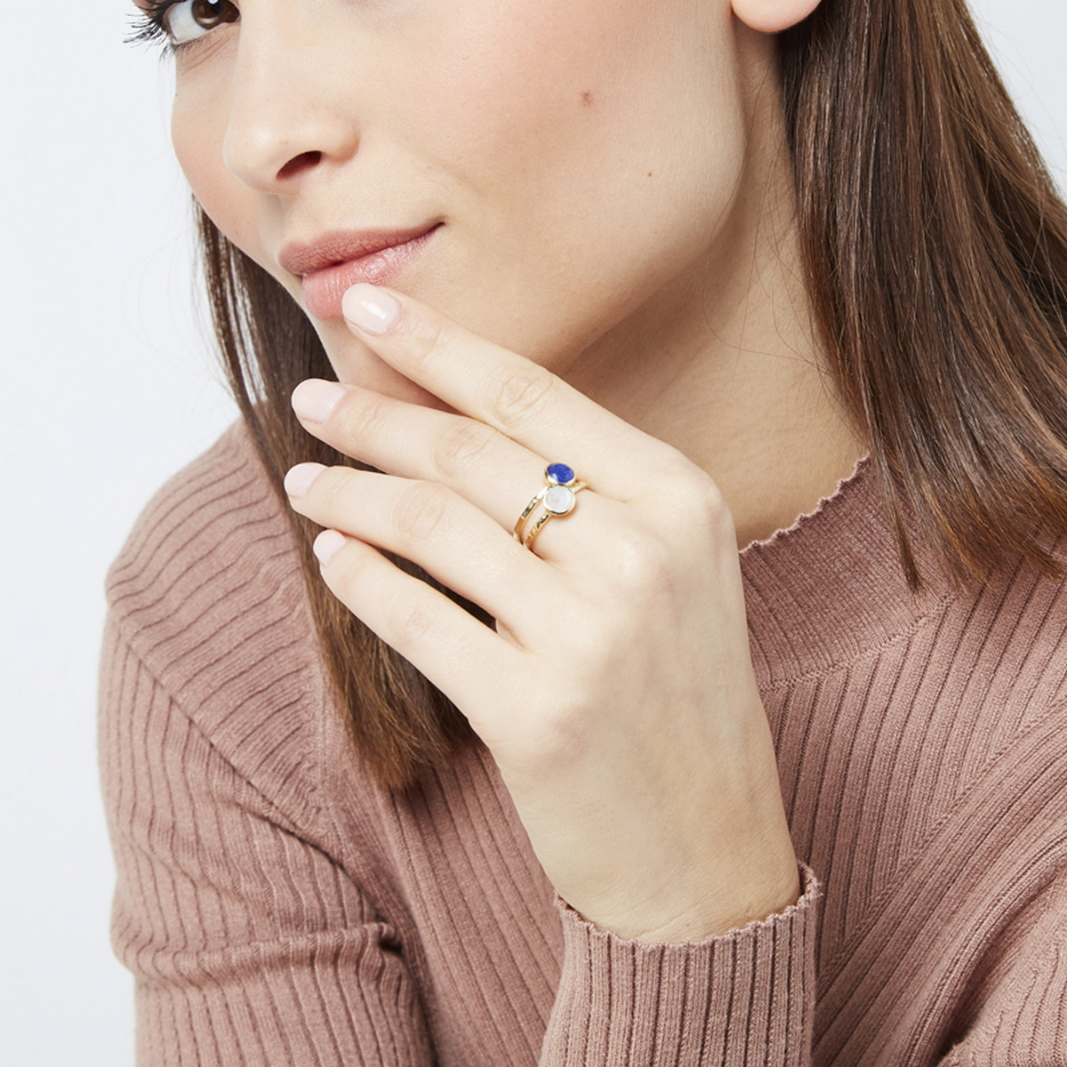 Bague "Equitante" Jade bleu et Rainbow moonstone Laiton doré