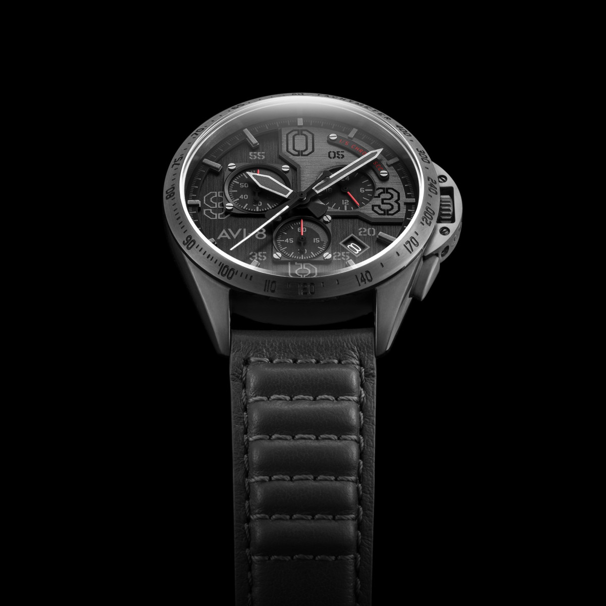 Montre AVI-8 P-51 MUSTANG méca-quartz chronographe - cadran noir - bracelet gris Montre AVI-8 P-51 Mustang - Quartz Chronographe - AV-4077-03