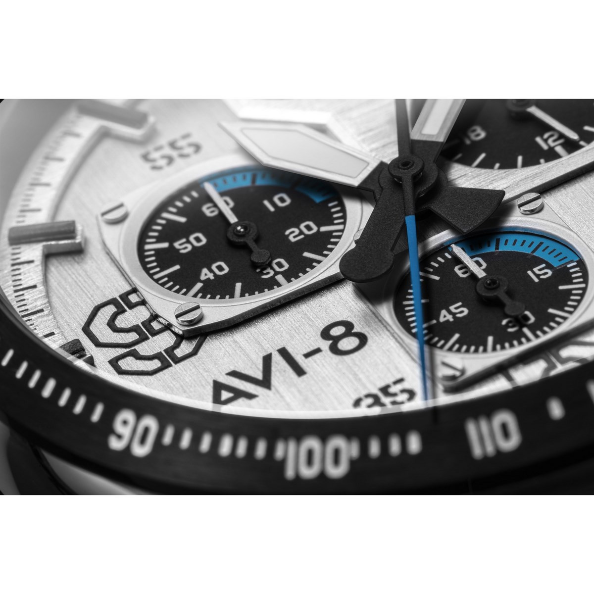 Montre AVI-8 P-51 MUSTANG méca-quartz chronographe - cadran blanc - bracelet noir Montre AVI-8 P-51 Mustang - Quartz Chronographe - AV-4077-01