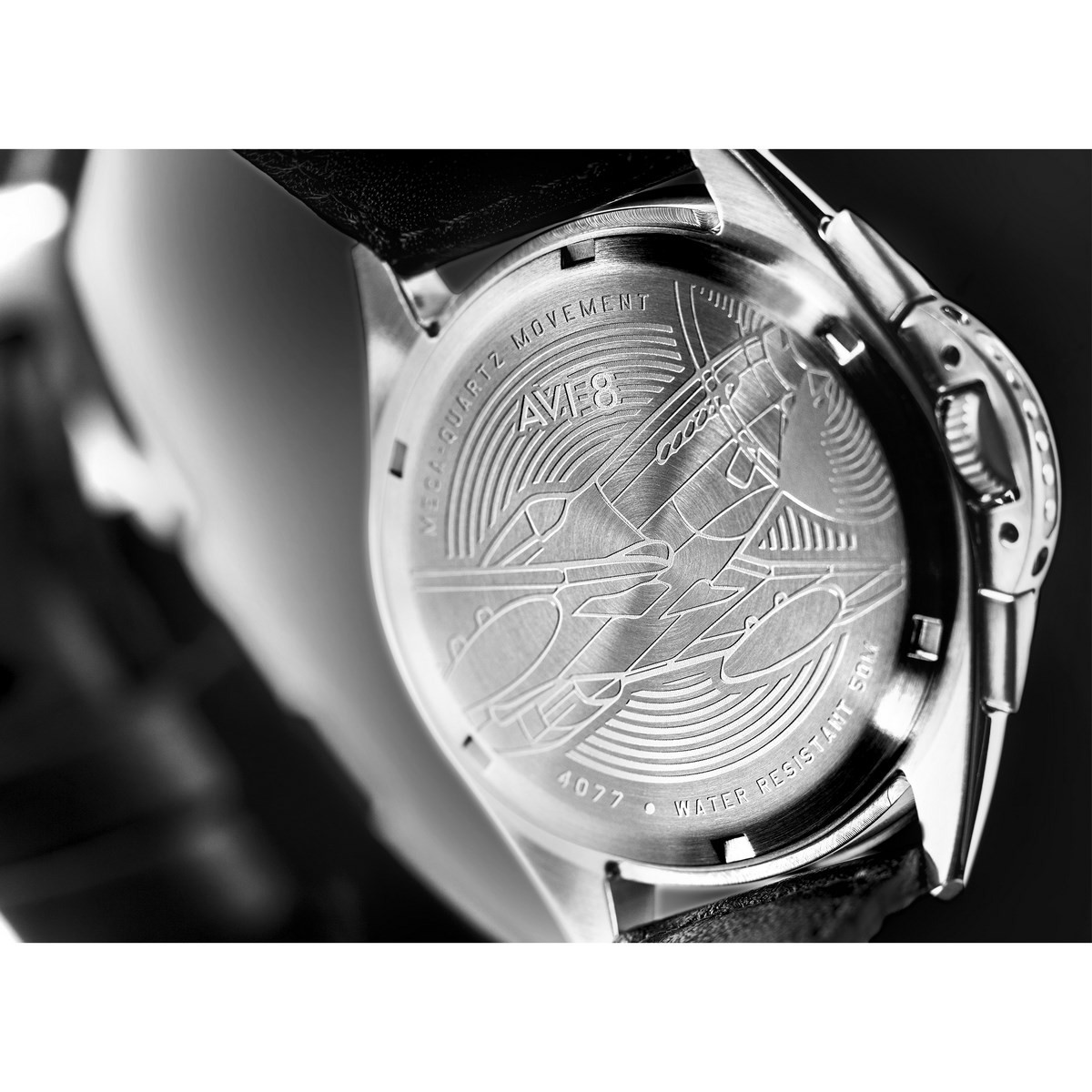 Montre AVI-8 P-51 MUSTANG méca-quartz chronographe - cadran blanc - bracelet noir Montre AVI-8 P-51 Mustang - Quartz Chronographe - AV-4077-01