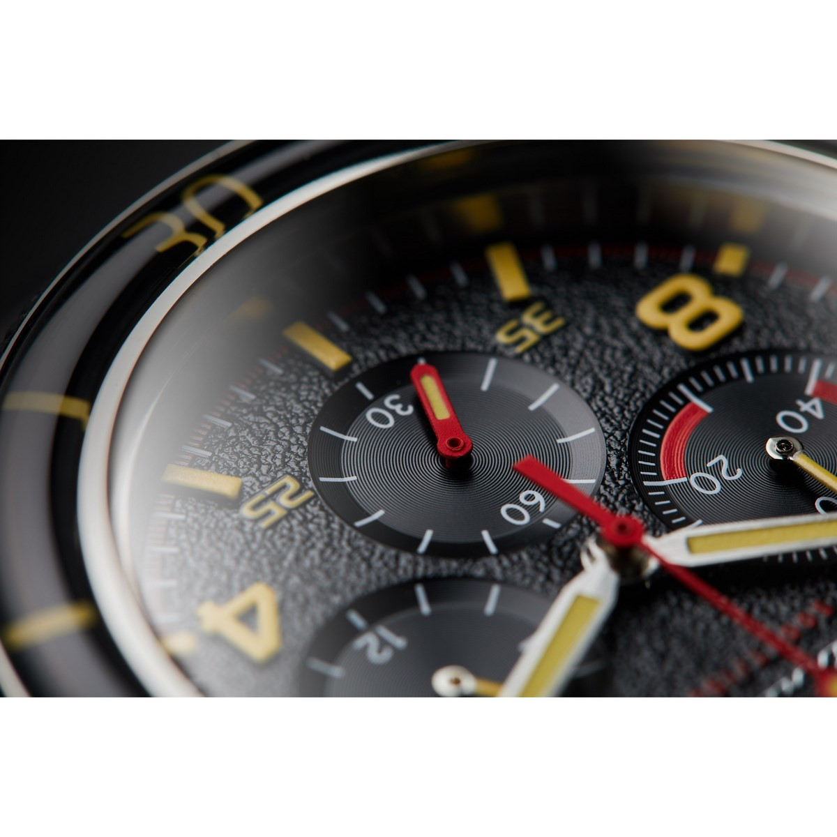 Montre Spinnaker FLEUSS Chrono - cadran noir - bracelet cuir noir et silicone rouge Montre Spinnaker FLEUSS Chrono - cadran noir - bracelet cuir noir et silicone rouge