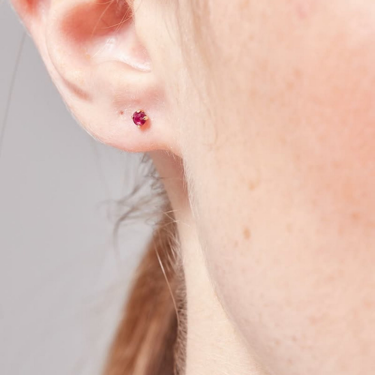 Boucles d'oreilles Or jaune 375/1000 et pierres Boucles d'oreilles "Solitaire" Or jaune