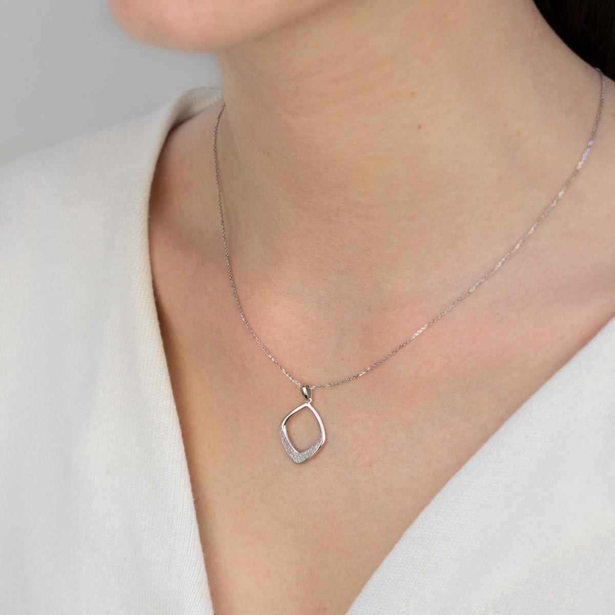 Pendentif Or Blanc 375 et Diamants Pendentif Or Blanc 375 et Diamants