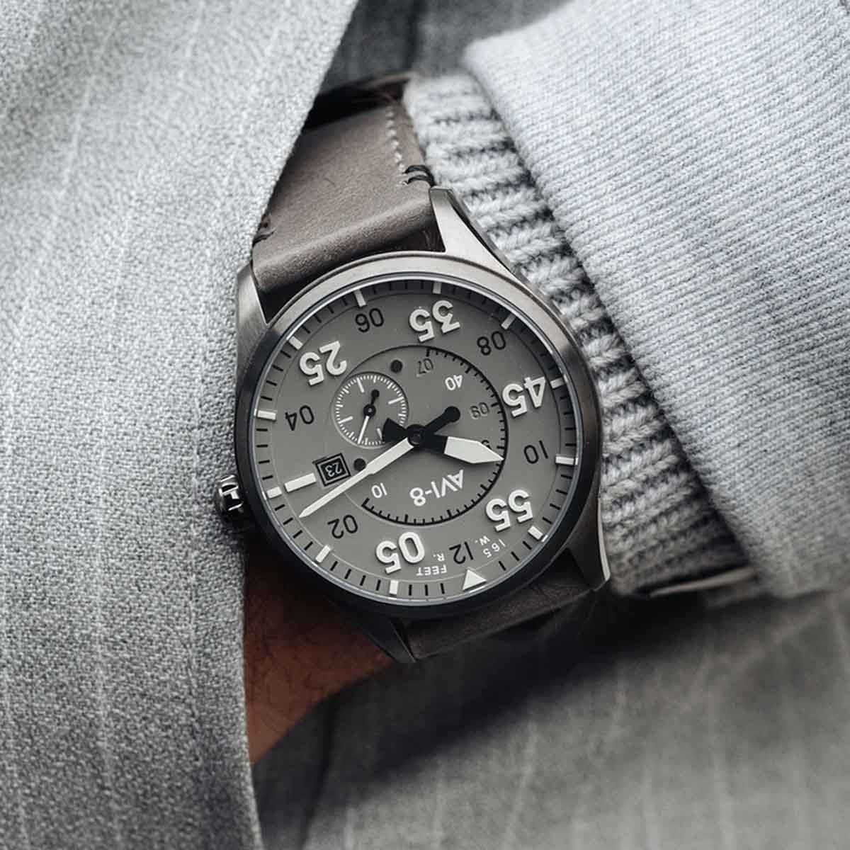 Montre Homme AVI-8 SPITFIRE Automatique Cadran acier gris Bracelet acier + Bracelet cuir Montre Homme AVI-8 Spitfire - Automatique - AV-4073-44