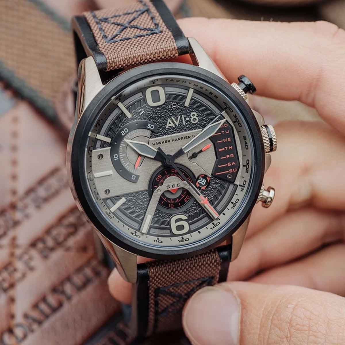 Montre Homme AVI-8 HAWKER HARRIER II Quartz Cadran noir Bracelet cuir véritable et tissu Montre Homme AVI-8 HAWKER HARRIER II Quartz Cadran noir Bracelet cuir véritable et tissu