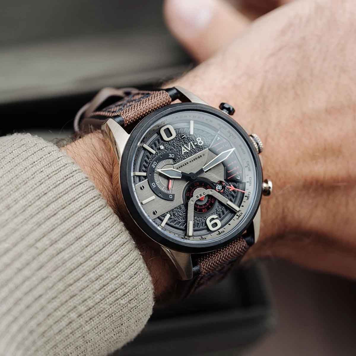 Montre Homme AVI-8 HAWKER HARRIER II Quartz Cadran noir Bracelet cuir véritable et tissu Montre Homme AVI-8 HAWKER HARRIER II Quartz Cadran noir Bracelet cuir véritable et tissu