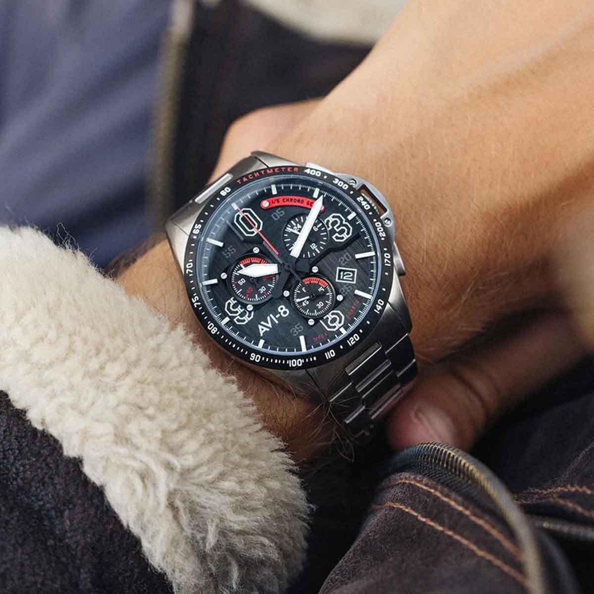 Montre AVI-8 P-51 MUSTANG méca-quartz chronographe - cadran noir Montre AVI-8 P-51 MUSTANG méca-quartz chronographe - cadran noir