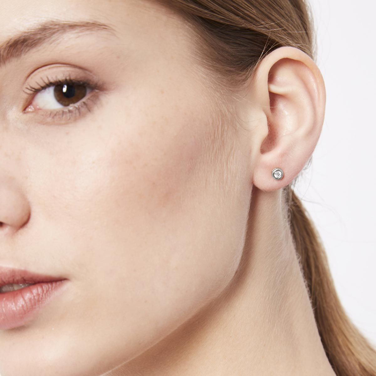 Boucles d'oreilles Or Blanc et Diamants 0,10 carat "PUCE ÉCLAT" Boucles d'oreilles Or Blanc et Diamants 0,10 carat "PUCE ÉCLAT"