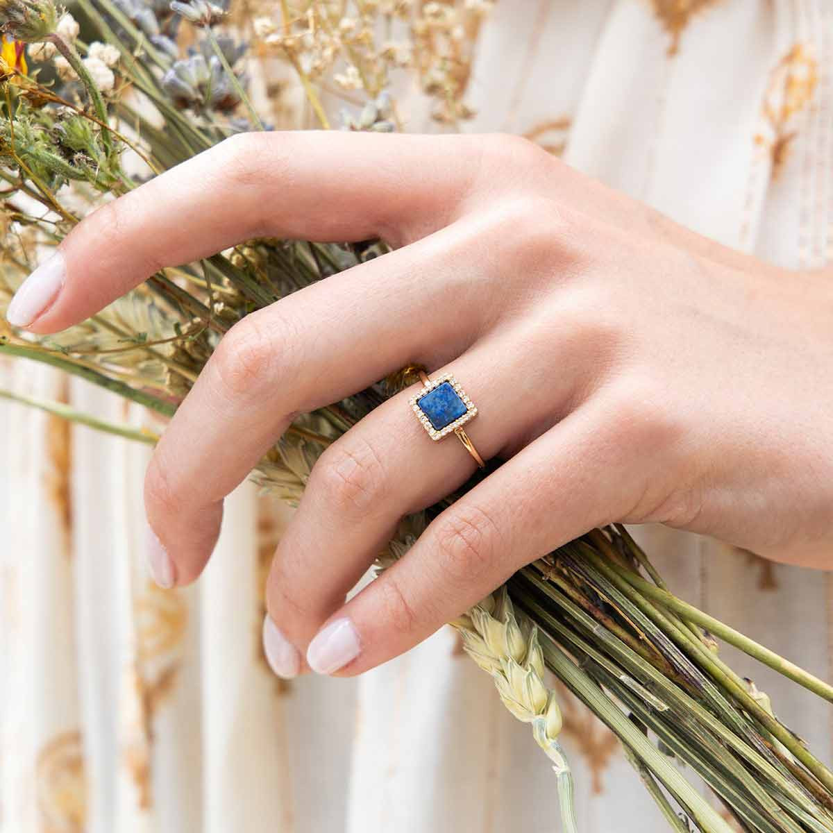 Bague laiton doré montée d'un lapis bleue " Fiona " Bague "Arcane" Lapis Lazuli Laiton doré