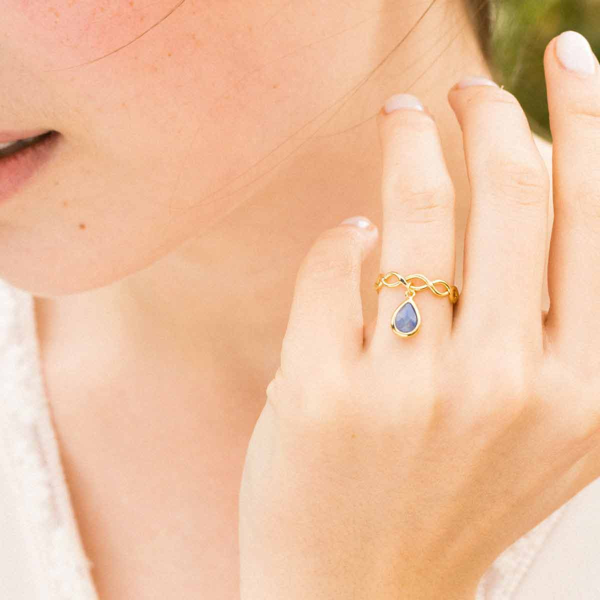 Bague Ajustable laiton doré montée d'une aventurine bleue " Athéna " Bague Ajustable "Fusionelle" Aventurine bleue Laiton doré