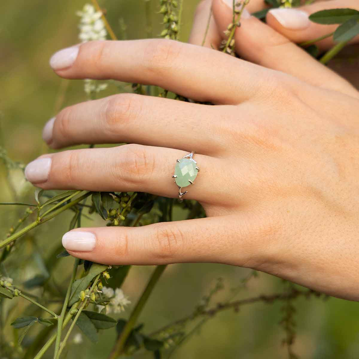 Bague laiton argenté montée d'une aventurine verte " Lily " Bague "Galaxie" Aventurine verte Laiton