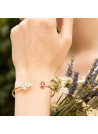 Bracelet jonc ouvert laiton doré monté d'une calcédoine blanche et rose, d'une topaze bleue et d'une aventurine verte "Roséna"