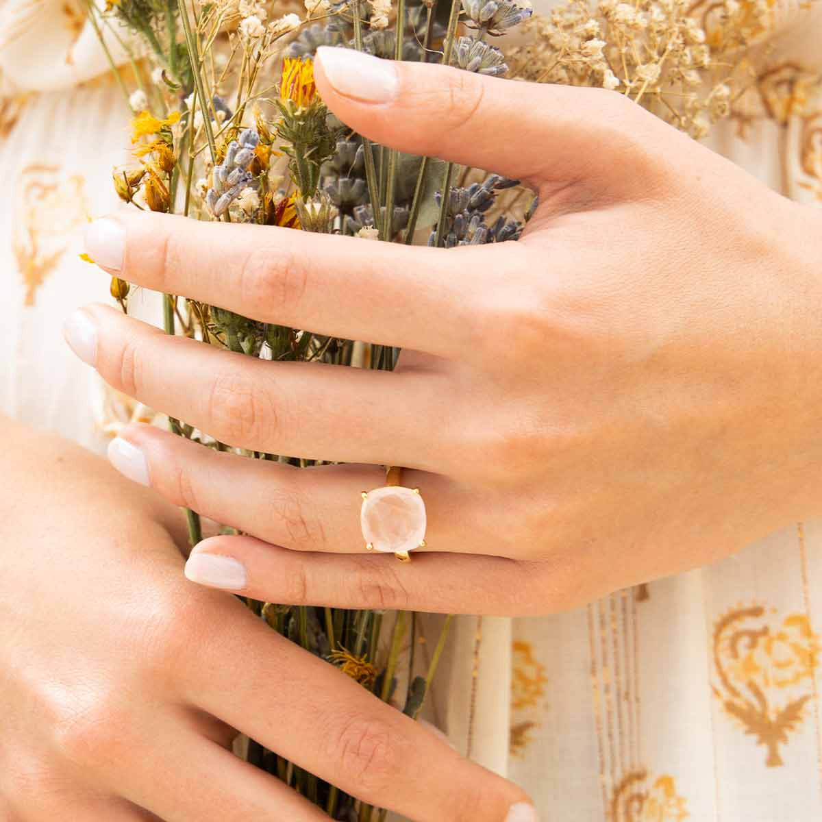 Bague Salya Quartz rose Laiton doré "Éon"