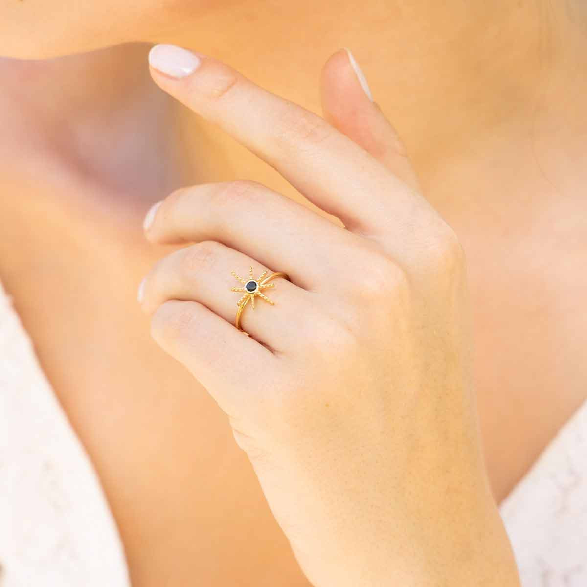 Bague ajustable doré et onyx Bague ajustable "Cosmique" Onyx noire Laiton doré
