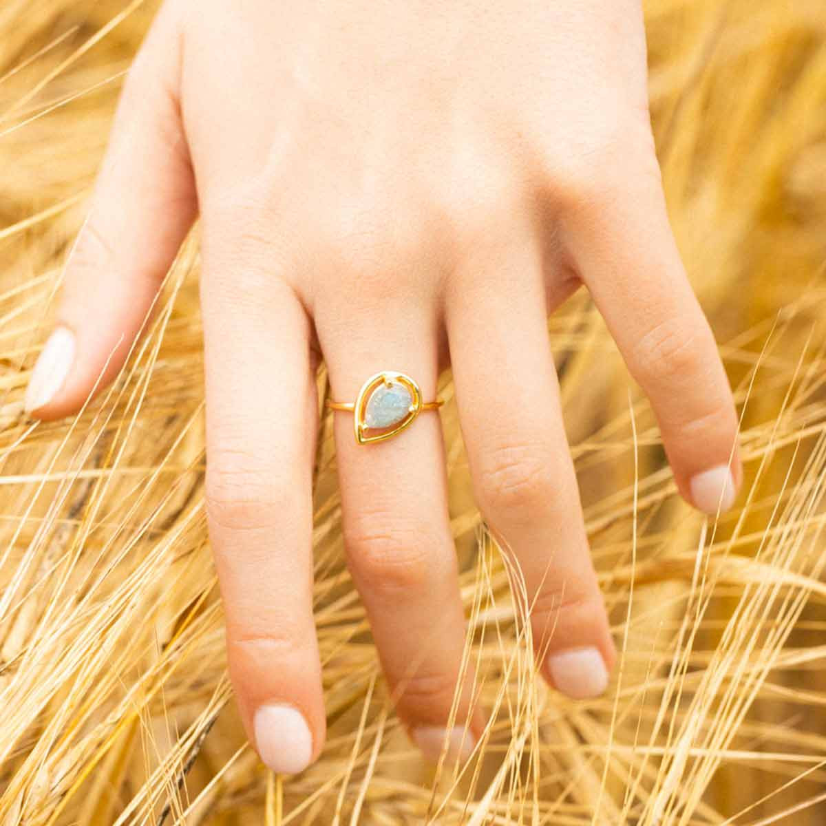 Bague doré et labradorite Bague "Antares" Labradorite Laiton doré