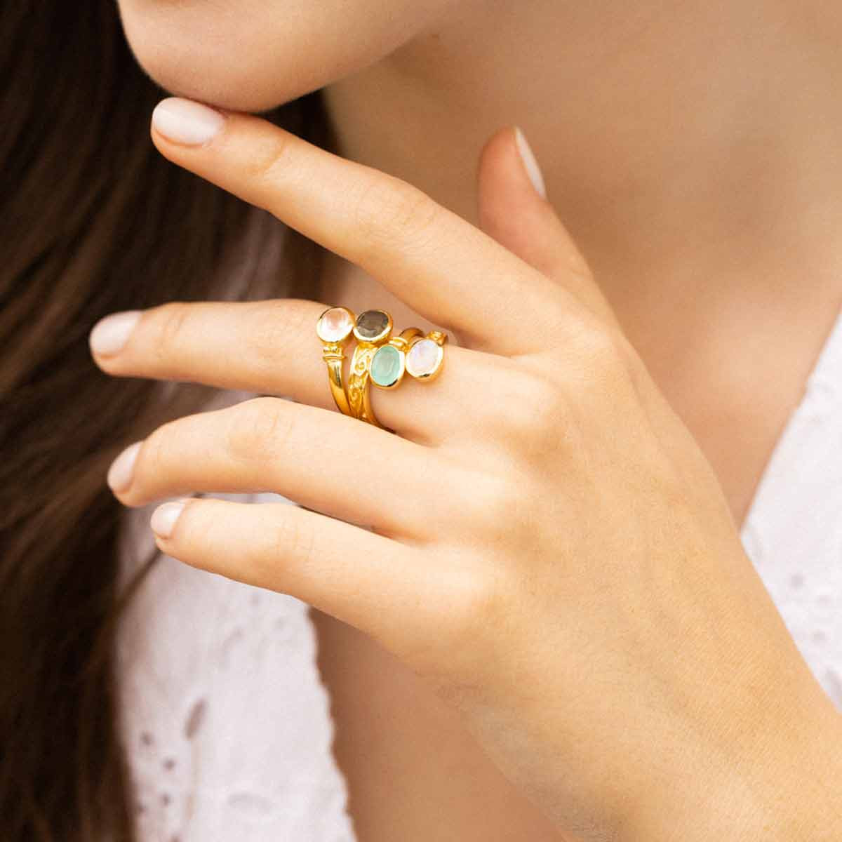 Bague ajustable doré et multipierres Bague ajustable "Cythère" Pierre de lune Aqua Calci Labradorite Quartz rose Laiton doré