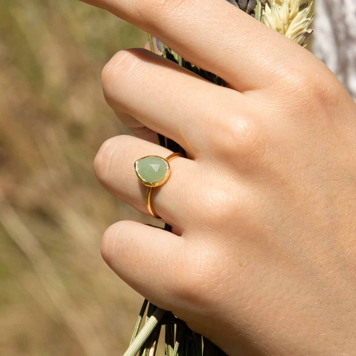 Bague ajustable doré et aventurine Bague ajustable Aventurine verte Laiton doré "Clairée"