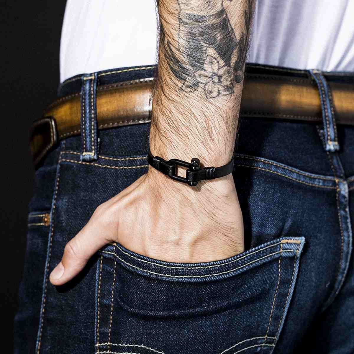 Bracelet Homme en cuir et acier avec détail corde Bracelet Homme en cuir et acier avec détail corde