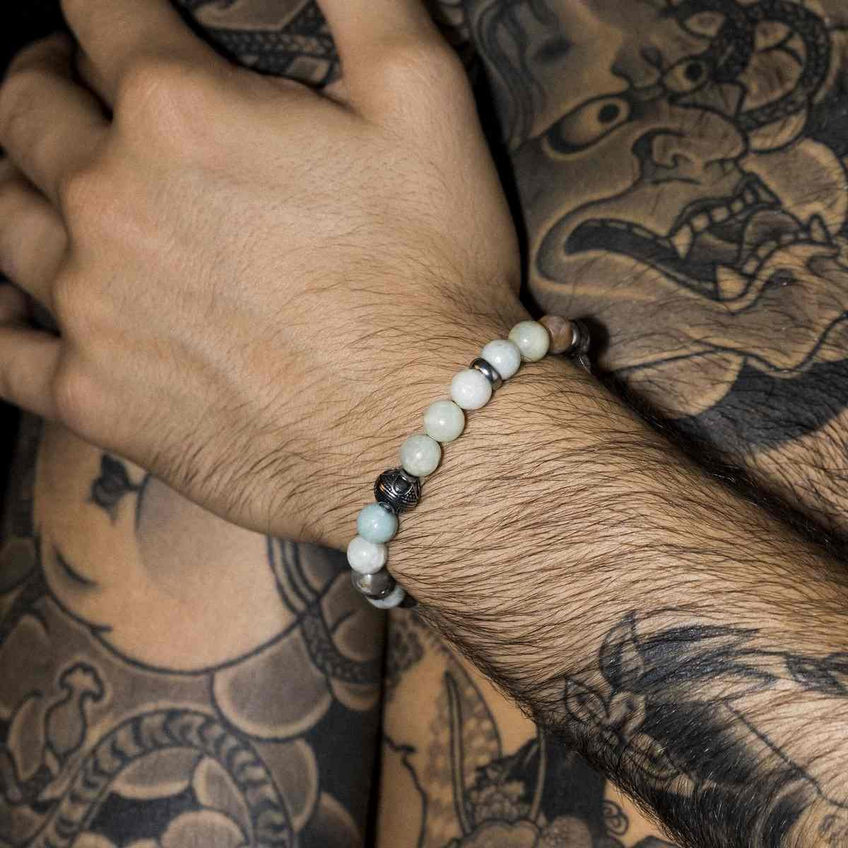 Bracelet Homme en perles de pierre et détail tribal