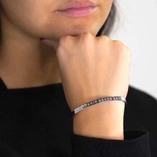 Bracelet à message "Friendship Never E...