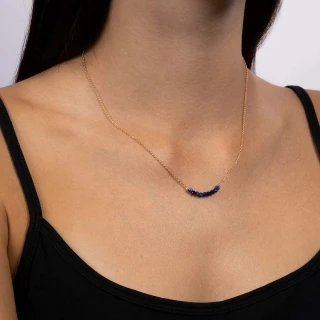 Collier doré et Lapis