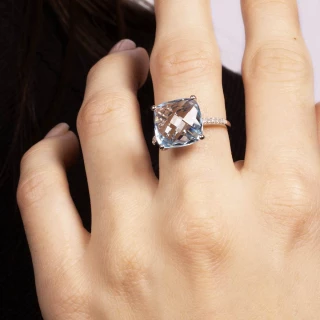 Bague "Amélie" Or blanc et Topaze