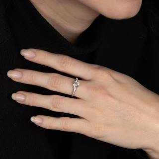 Bague "Esmée" Or blanc et Topaze